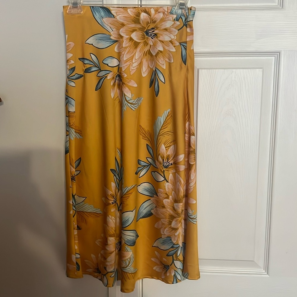 Forever 21 Floral midi skirt
